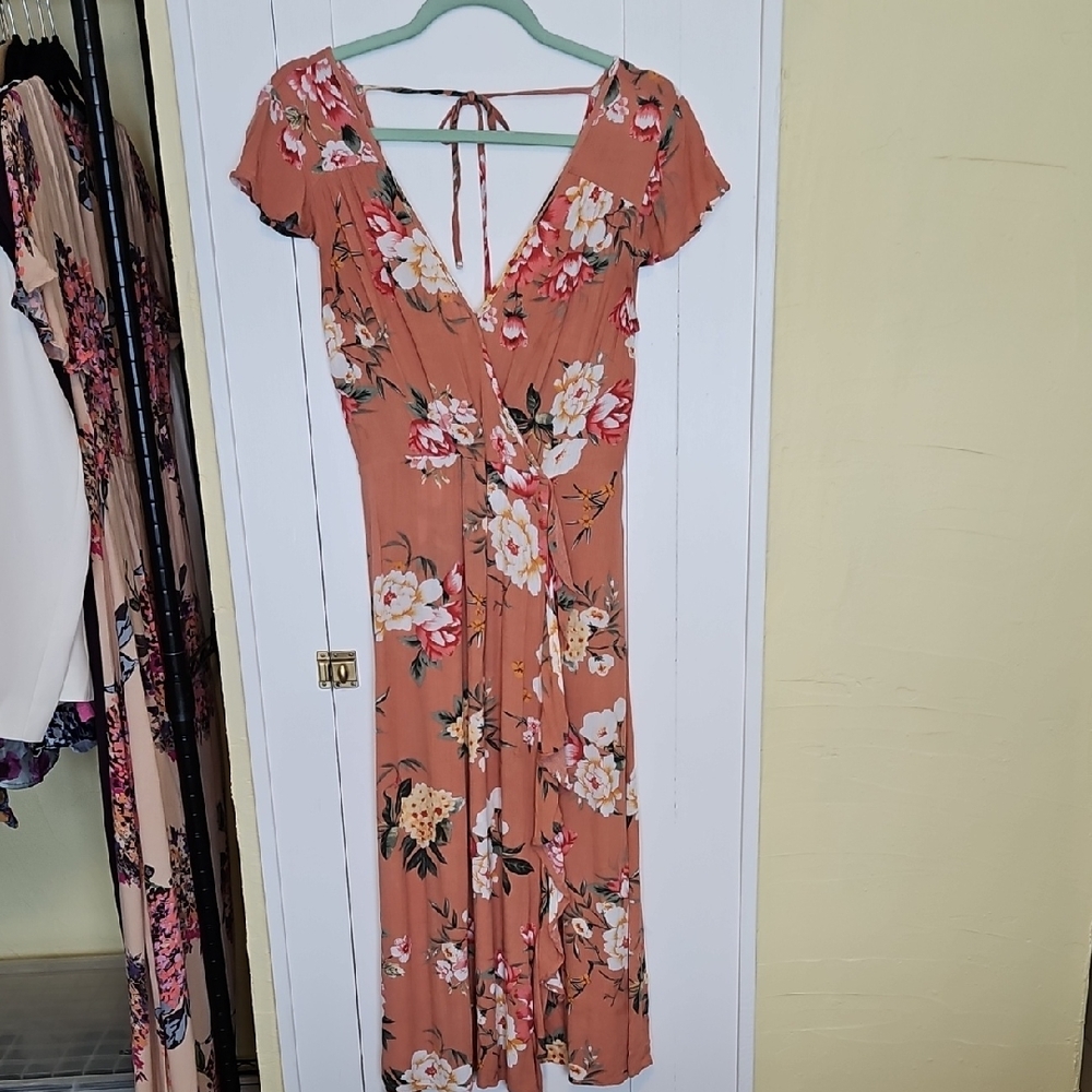 Floral V-Neck Dress in salmon size Med
